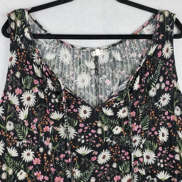 Maurices Plus Women's 4X Wildflower Crepe‎ V Neck Tank Top Black Dark Fairycore - Picture 3 of 8